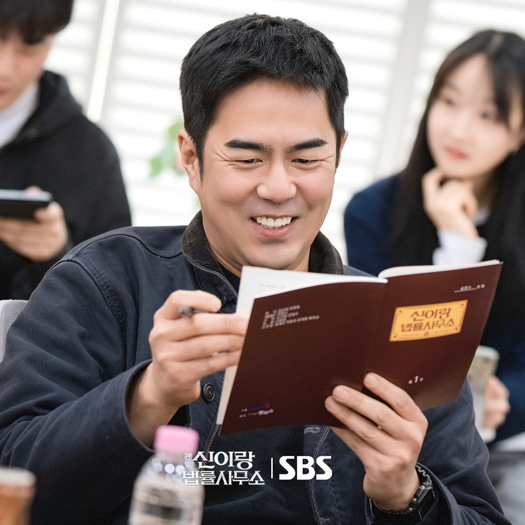 يو يون سيوك و إيسوم وآخرون يبدأون قراءة نص الدراما القانونية الخيالية الجديدة "المحامي الشبح - Phantom Lawyer" يو يون سيوك و إيسوم وآخرون يبدأون قراءة نص الدراما القانونية الخيالية الجديدة "المحامي الشبح - Phantom Lawyer"