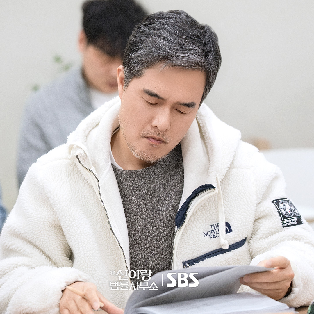 يو يون سيوك و إيسوم وآخرون يبدأون قراءة نص الدراما القانونية الخيالية الجديدة "المحامي الشبح - Phantom Lawyer" يو يون سيوك و إيسوم وآخرون يبدأون قراءة نص الدراما القانونية الخيالية الجديدة "المحامي الشبح - Phantom Lawyer"