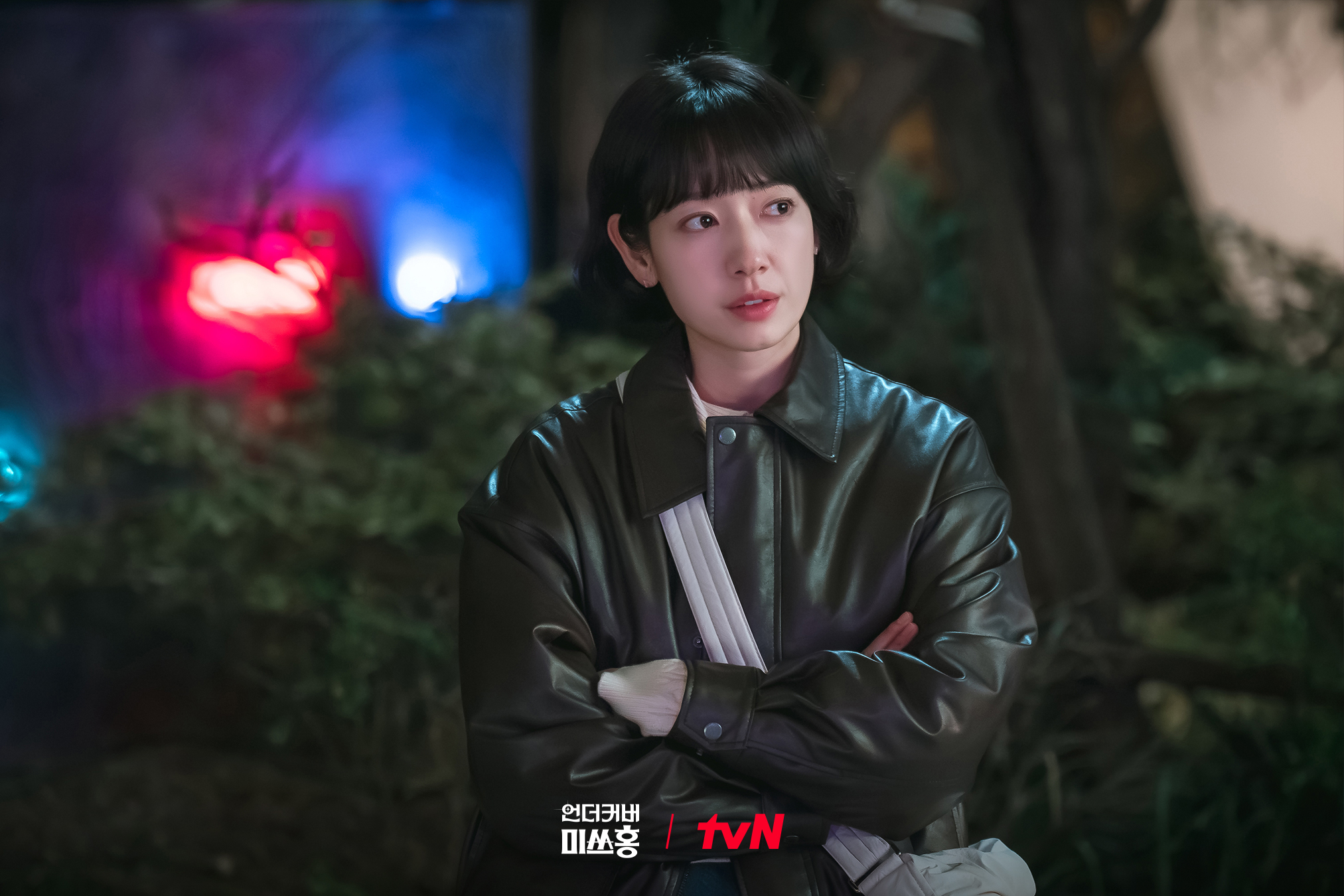 تواجه بارك شين هاي تهديدات جديدة لسلامتها في مسلسل "الآنسة هونغ المتخفية - Undercover Miss Hong"