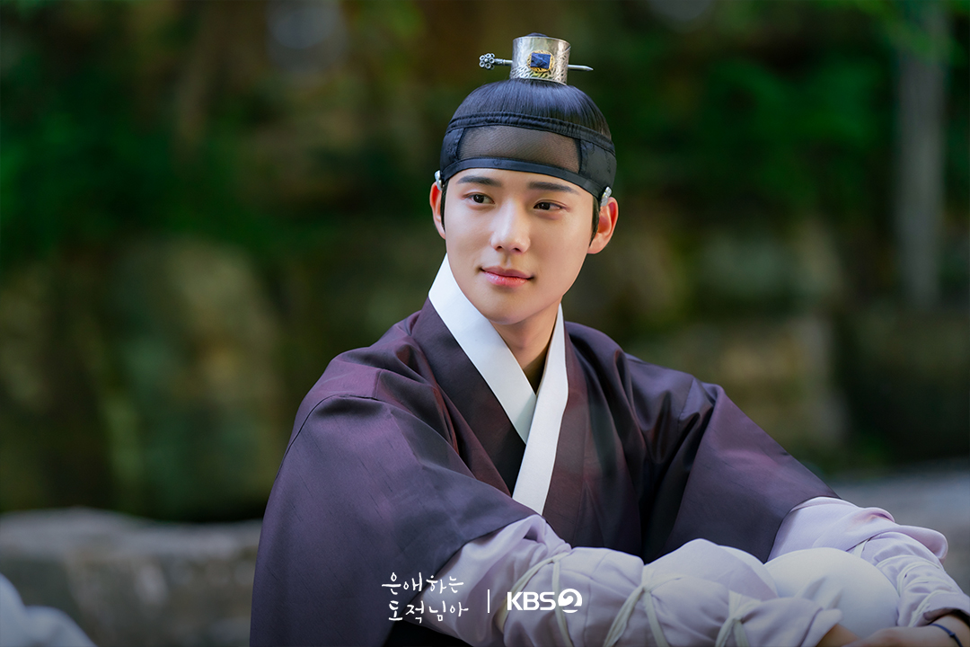 مون سانغ مين و نام جي هيون يتبادلان لحظة رومانسية في مسلسل "إلى لصتي الحبيبة - To My Beloved Thief"