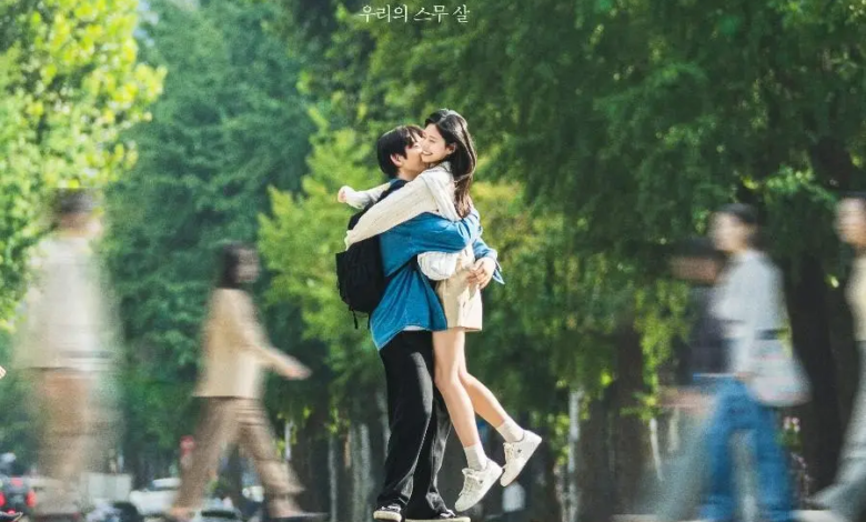 بارك جينيونغ و كيم مين جو يركضان نحو بعضهما البعض في ملصق الدراما الجديدة "متألق - Shining" بارك جينيونغ و كيم مين جو يركضان نحو بعضهما البعض في ملصق الدراما الجديدة "متألق - Shining"