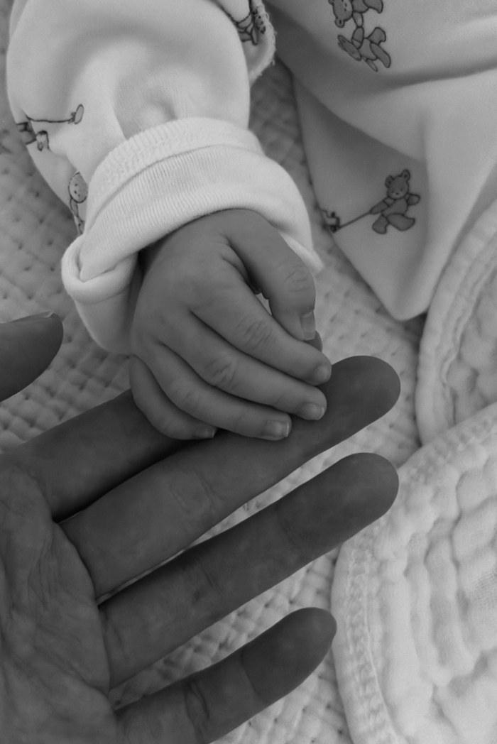 كيم دونغ ووك و ستيلا كيم يرحبان بطفلهما الأول