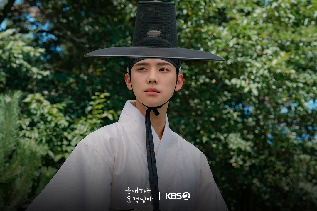 نام جي هيون غارقة في الحزن بينما يشعر مون سانغ مين بالذنب بسبب أفعال شقيقه ها سيوك جين في مسلسل "إلى لصتي الحبيبة - To My Beloved Thief"