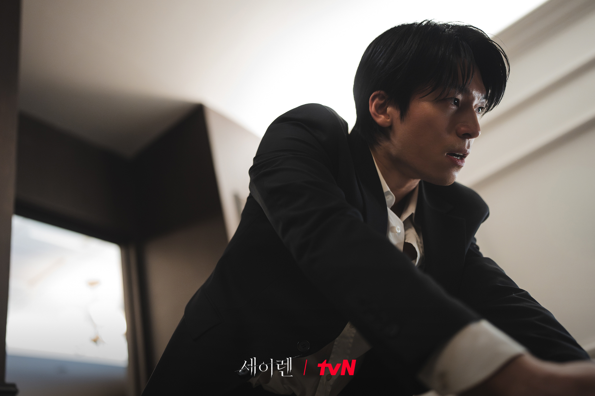 وي ها جون يكشف عن شخصيته وأهم النقاط التي يجب الانتباه إليها في الدراما الجديدة "قبلة الحورية - Siren’s Kiss"