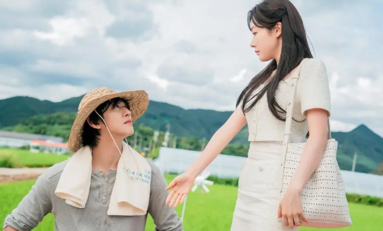 تنقلب حياة آهن هيو سيوب الهادئة كمزارع رأساً على عقب بعد لقائه تشاي وون بين في مسلسل "نفدت الكمية منك - Sold Out On You"