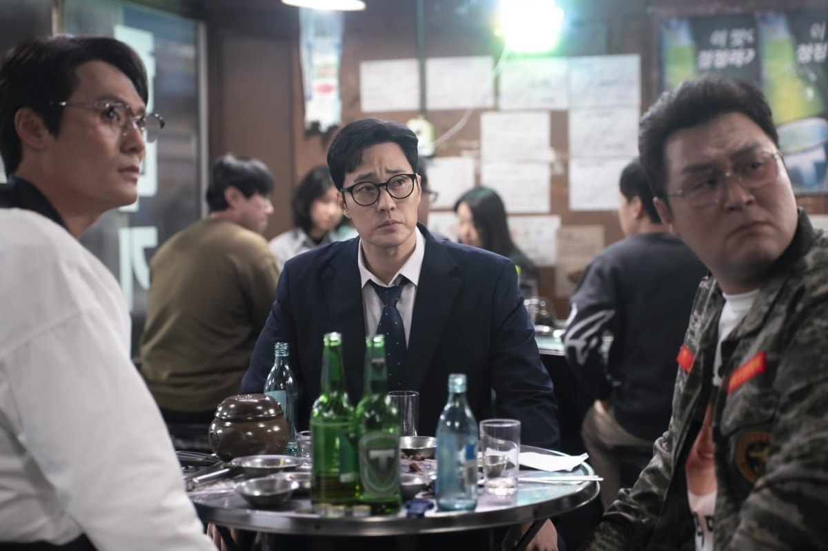 سو جي سوب و تشوي داي هون و يون كيونغ هو عملاء سابقون في النخبة تحولوا إلى آباء في مسلسل أكشن درامي جديد