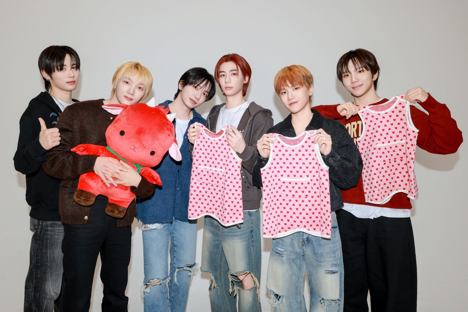 تقدم فرقة BOYNEXTDOOR تبرعًا قيّمًا لإنقاذ الأطفال كجزء من حملة جديدة