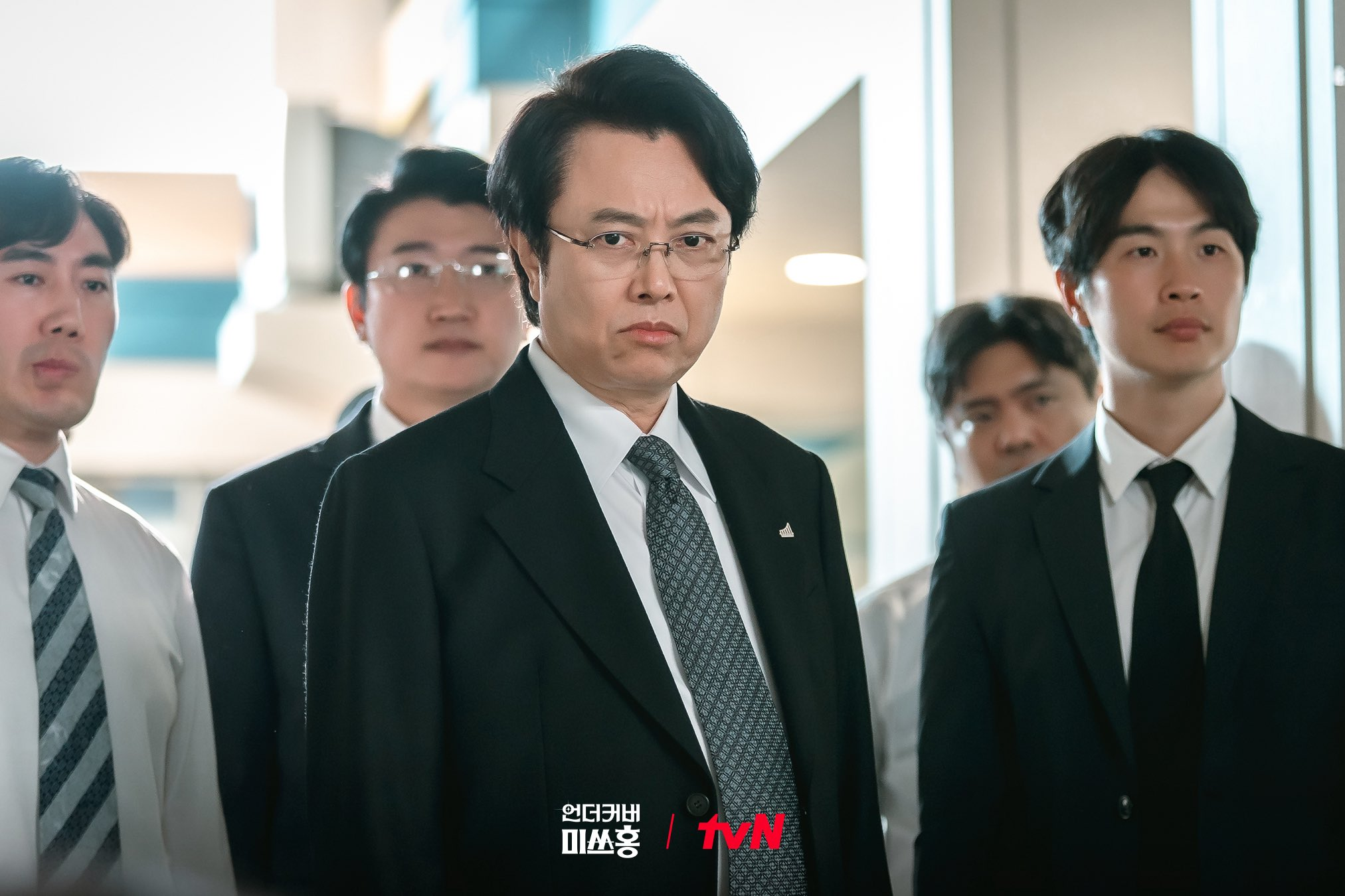 بارك شين هاي تصدم الجميع بشخصيتها الحقيقية في مسلسل "الآنسة هونغ المتخفية - Undercover Miss Hong"