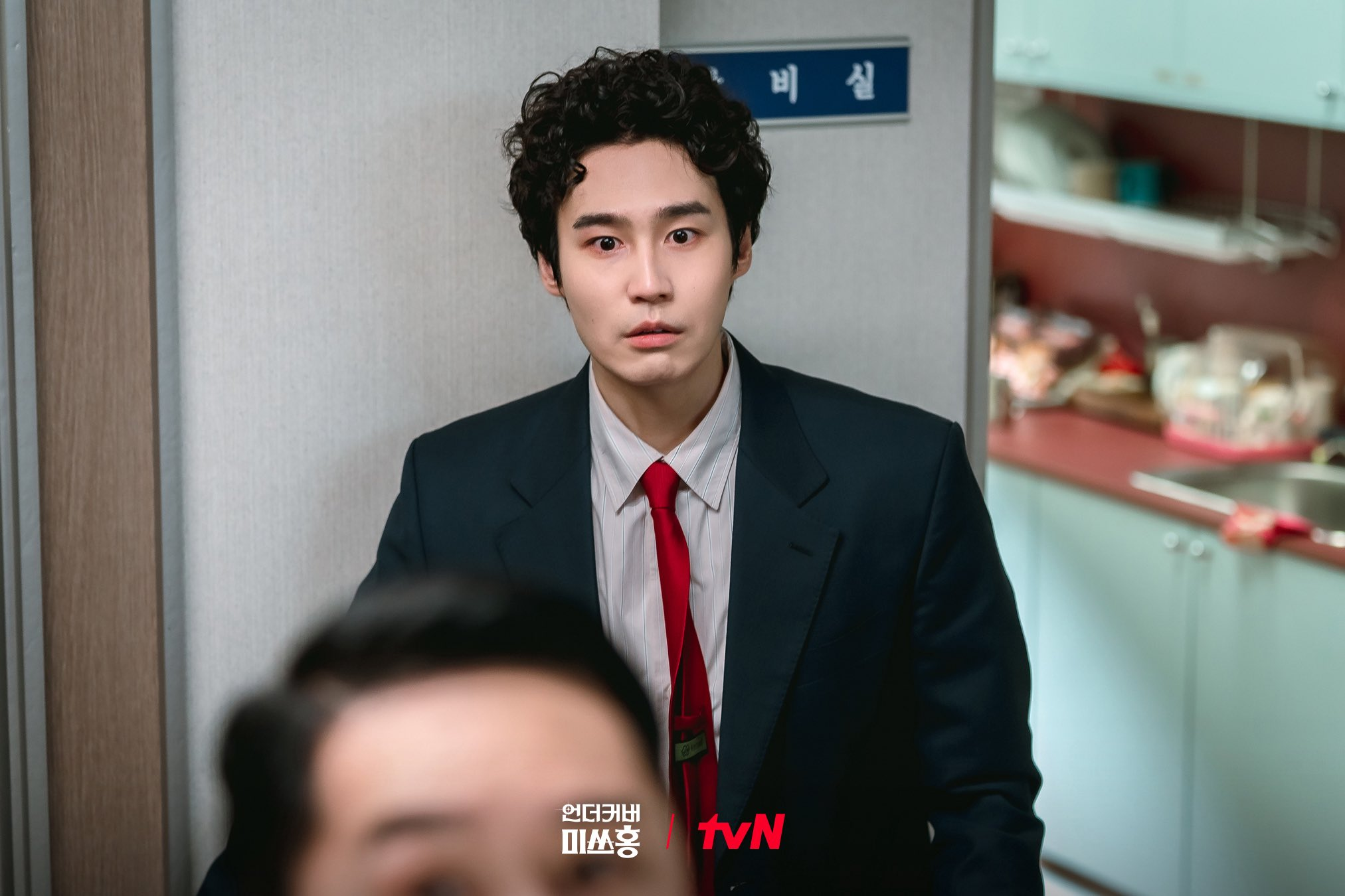 بارك شين هاي تصدم الجميع بشخصيتها الحقيقية في مسلسل "الآنسة هونغ المتخفية - Undercover Miss Hong"