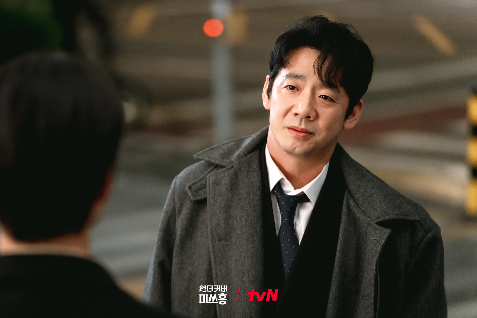 يواجه فريق بارك شين هاي أزمة كبيرة في مسلسل "الآنسة هونغ المتخفية - Undercover Miss Hong"