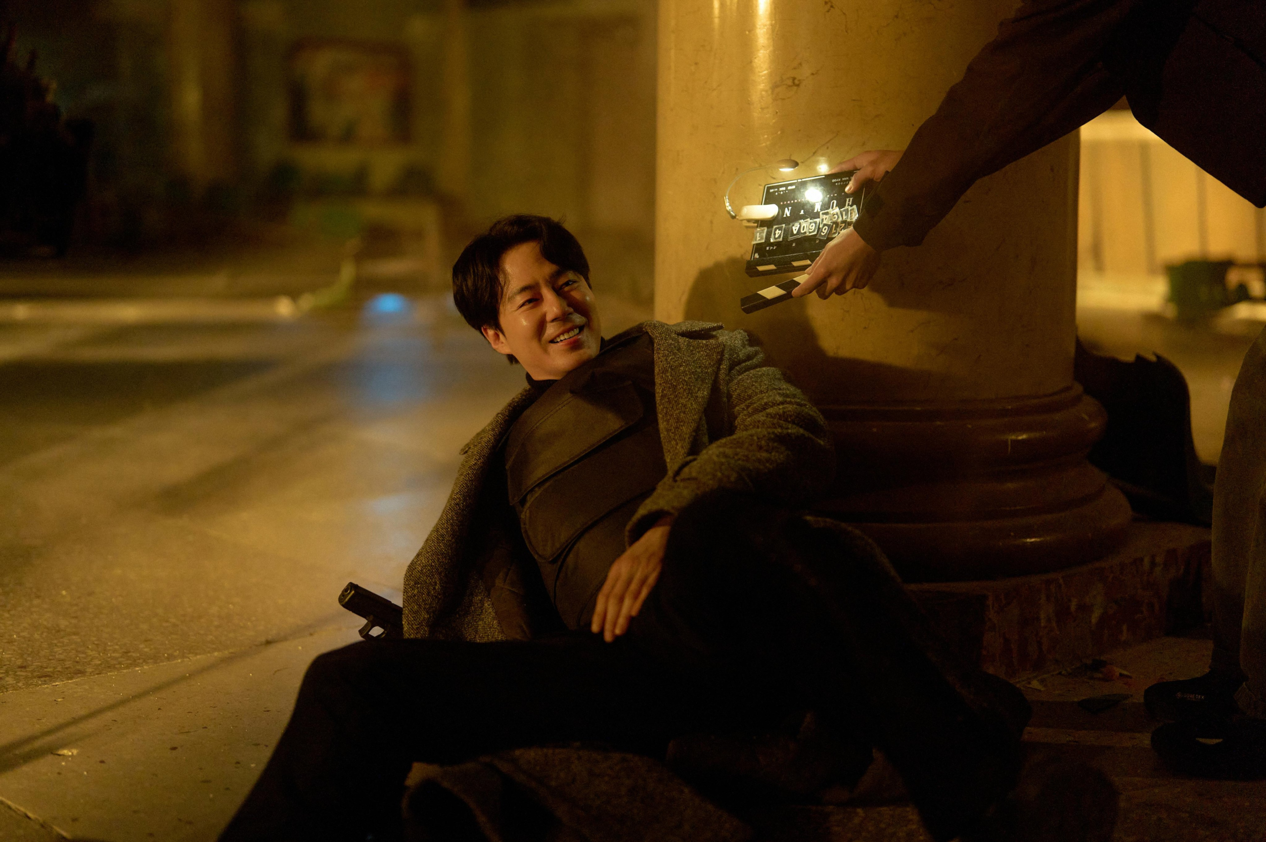 نجوم فيلم "ذكاء بشري - HUMINT" يجسدون الطاقة الحيوية التي تنبض بها مواقع التصوير خلف أحداث مليئة بالتوتر