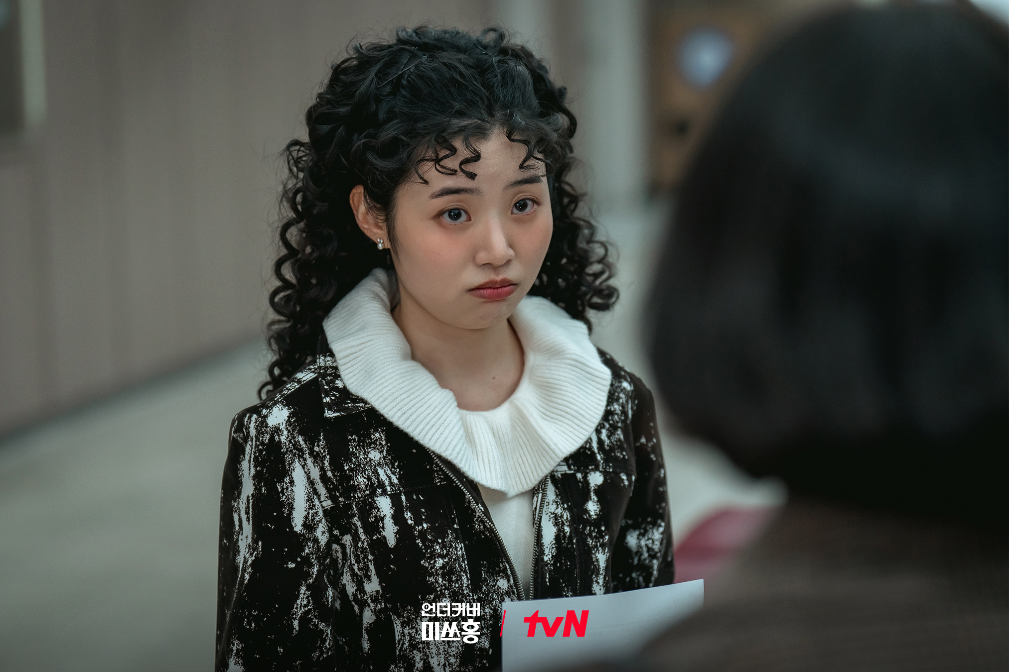 بارك شين هاي و ها يون كيونغ يواجهان تشوي جي سو في دراما "الآنسة هونغ المتخفية - Undercover Miss Hong"