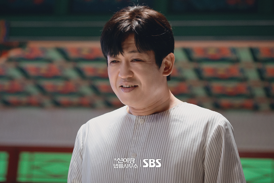 هو سونغ تاي يظهر بشكل خاص كأول عميل شبح ليو يون سوك في دراما "المحامي الشبح - Phantom Lawyer" هو سونغ تاي يظهر بشكل خاص كأول عميل شبح ليو يون سوك في دراما "المحامي الشبح - Phantom Lawyer"