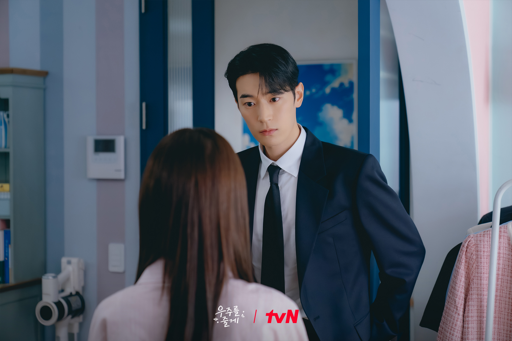 زيارة بارك سيو هام المفاجئة تعرض روه جيونج إيوي و باي إن هيوك للخطر في دراما "عالمنا - Our Universe" زيارة بارك سيو هام المفاجئة تعرض روه جيونج إيوي و باي إن هيوك للخطر في دراما "عالمنا - Our Universe"