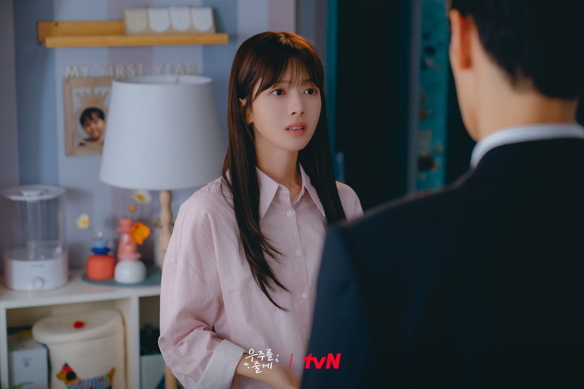 زيارة بارك سيو هام المفاجئة تعرض روه جيونج إيوي و باي إن هيوك للخطر في دراما "عالمنا - Our Universe" زيارة بارك سيو هام المفاجئة تعرض روه جيونج إيوي و باي إن هيوك للخطر في دراما "عالمنا - Our Universe"