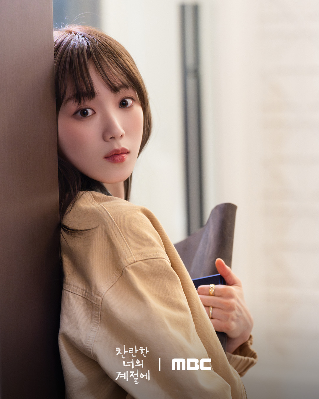 لي سونغ كيونغ و تشي جونغ هيوب والمزيد يجلبون الدفء والطاقة المشرقة إلى موقع تصوير "في موسمك المشرق - In Your Radiant Season" لي سونغ كيونغ و تشي جونغ هيوب والمزيد يجلبون الدفء والطاقة المشرقة إلى موقع تصوير "في موسمك المشرق - In Your Radiant Season"