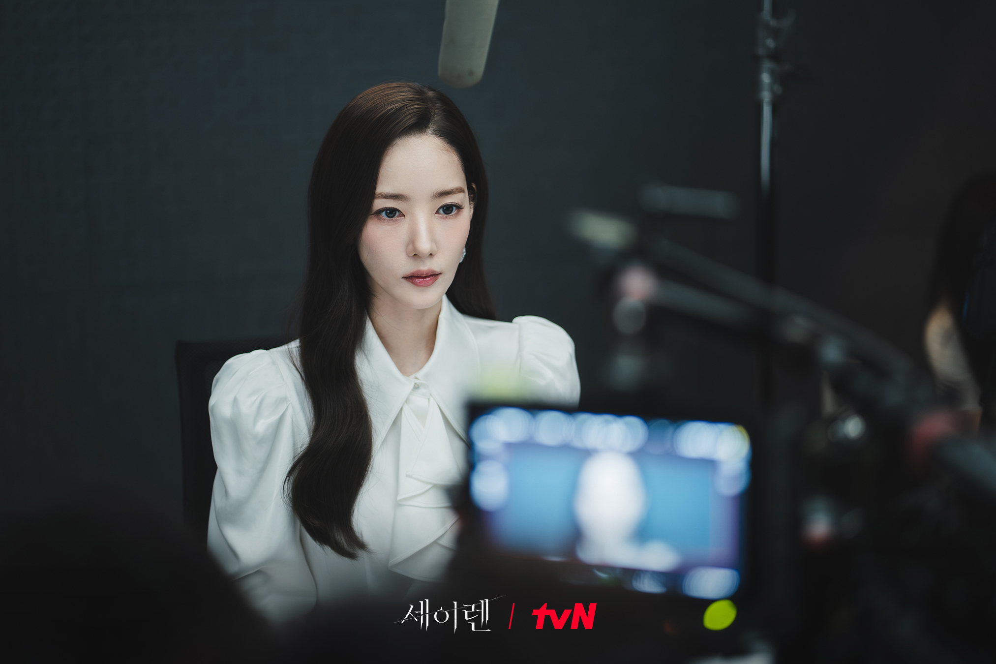 بارك مين يونغ و وي ها جون وكيم جونغ هيون يظهرون إخلاصًا عاطفيًا أثناء التدريبات على "قبلة الحورية - Siren’s Kiss"