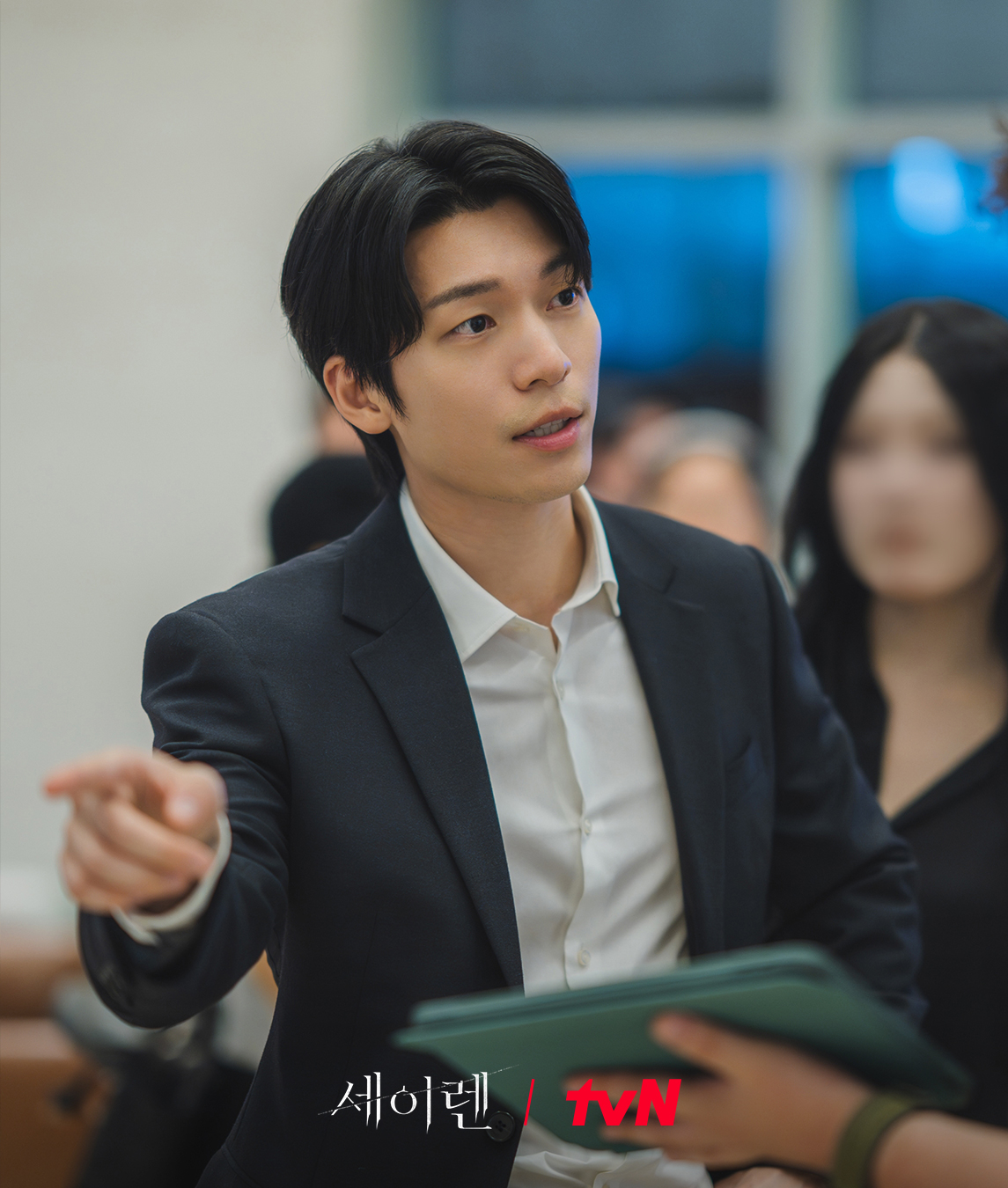 بارك مين يونغ و وي ها جون وكيم جونغ هيون يظهرون إخلاصًا عاطفيًا أثناء التدريبات على "قبلة الحورية - Siren’s Kiss"