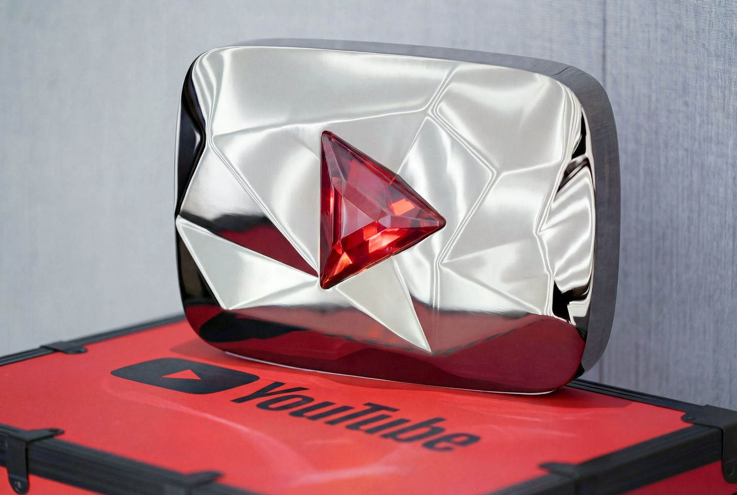 فرقة BLACKPINK تصبح أول فرقة في تاريخ يوتيوب تتجاوز حاجز 100 مليون مشترك