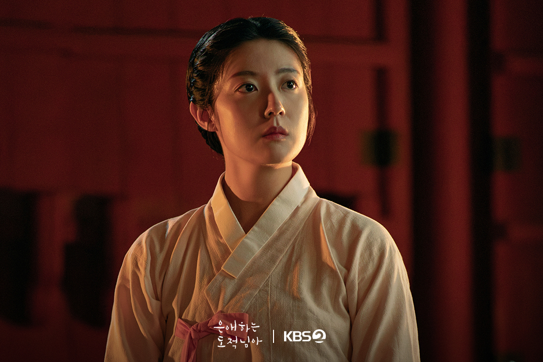 يواجه مون سانغ مين و نام جي هيون ها سيوك جين المختل عقلياً في مسلسل "إلى لصتي الحبيبة - To My Beloved Thief" يواجه مون سانغ مين و نام جي هيون ها سيوك جين المختل عقلياً في مسلسل "إلى لصتي الحبيبة - To My Beloved Thief"