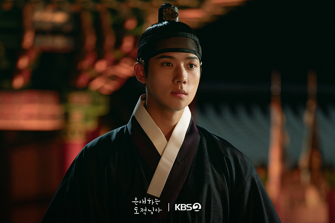 يواجه مون سانغ مين و نام جي هيون ها سيوك جين المختل عقلياً في مسلسل "إلى لصتي الحبيبة - To My Beloved Thief" يواجه مون سانغ مين و نام جي هيون ها سيوك جين المختل عقلياً في مسلسل "إلى لصتي الحبيبة - To My Beloved Thief"