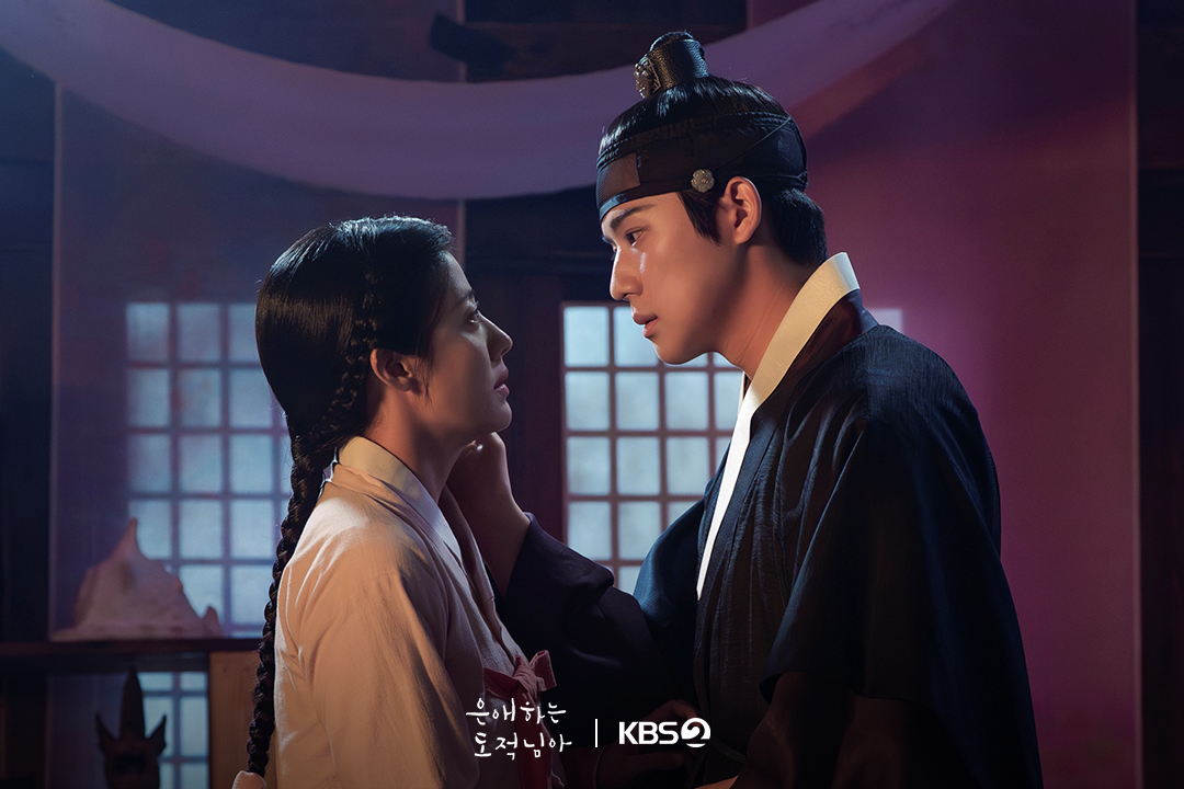 نام جي هيون و مون سانغ مين يشاركان مشاهدهما المفضلة وأكثر الجمل التي لا تُنسى من مسلسل "إلى لصتي الحبيبة - To My Beloved Thief"