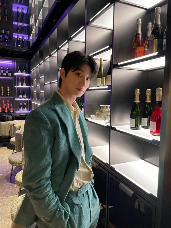 كيم جاي وون: النجم الصاعد الذي يخطف القلوب في مسلسل "فنون سارا"