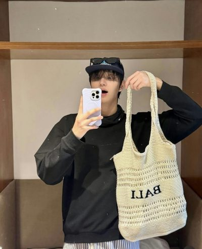 كيم جاي وون: النجم الصاعد الذي يخطف القلوب في مسلسل "فنون سارا"