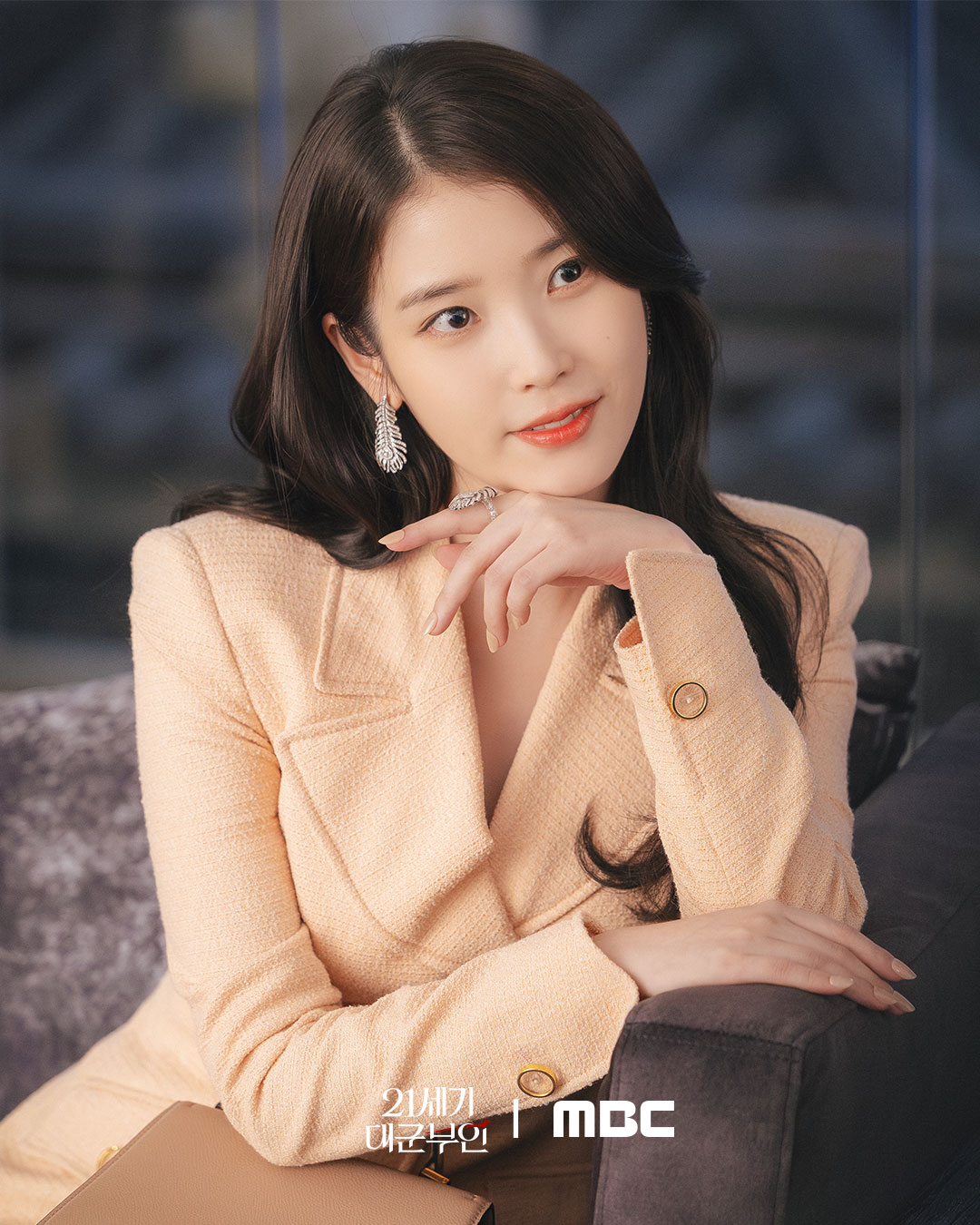 آيو هي وريثة عائلة ثرية تتزوج الأمير بيون وو سيوك في الدراما الجديدة "التاج المثالي - Perfect Crown"