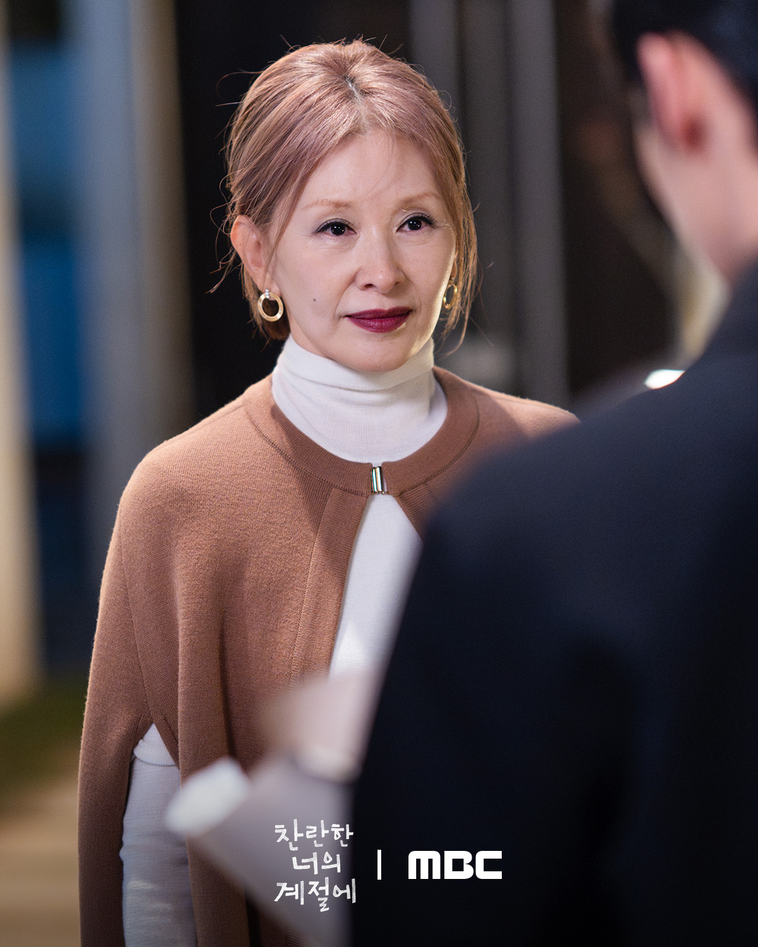 كادت صدمة تشاي جونغ هيوب أن تؤدي إلى حادث سيارة في مسلسل "في موسمك المشرق - In Your Radiant Season"