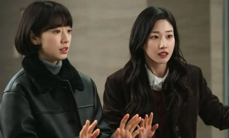 تواجه بارك شين هاي و ها يون كيونغ أزمة خطيرة في سكنهما الجامعي في مسلسل "الآنسة هونغ المتخفية - Undercover Miss Hong"