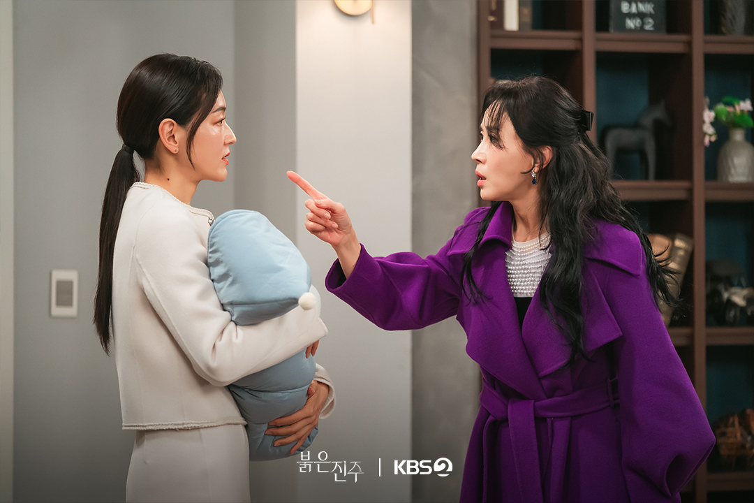 تتولى بارك جين هي هوية أختها الراحلة وتبدأ رحلة انتقامها في مسلسل "اللؤلؤة الحمراء - Pearl In Red"