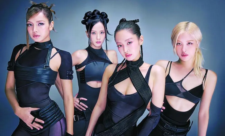 حققت أغنيتا "DEADLINE" و "GO" لفرقة BLACKPINK دخولهما لأول مرة في قوائم الألبومات والأغاني الرسمية في المملكة المتحدة