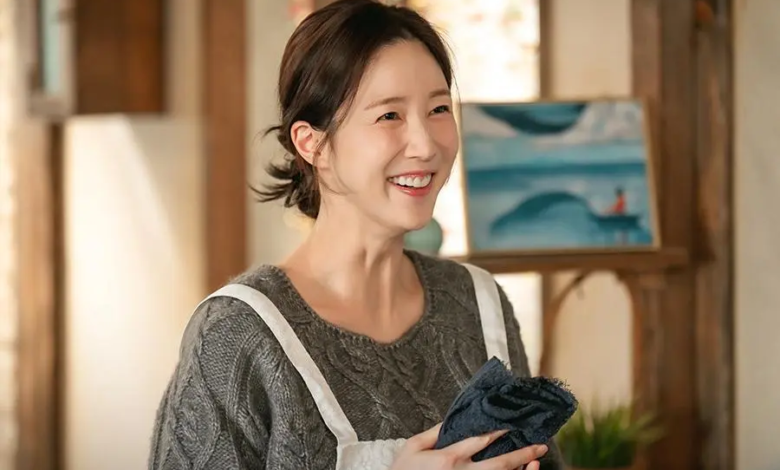 تتحدث لي سو كيونغ عن دورها كأم خارقة وعن الكيمياء التي جمعتها مع بارك سونغ وونغ في مسلسل "حول حياتك إلى حياة صحية - Cabbage Your Life"