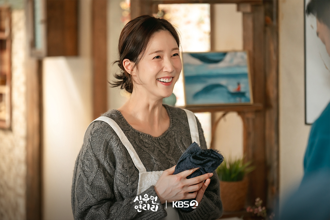 تتحدث لي سو كيونغ عن دورها كأم خارقة وعن الكيمياء التي جمعتها مع بارك سونغ وونغ في مسلسل "حول حياتك إلى حياة صحية - Cabbage Your Life"