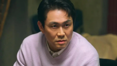 أوه جونغ سي مخرج أفلام ناجح يعاني من عقدة نقص تجاه كو كيو هوان في دراما "كلنا نحاول هنا - We Are All Trying Here"