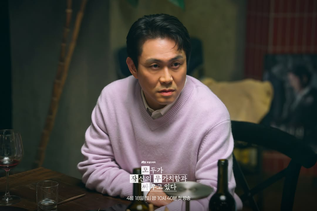 أوه جونغ سي مخرج أفلام ناجح يعاني من عقدة نقص تجاه كو كيو هوان في دراما "كلنا نحاول هنا - We Are All Trying Here"