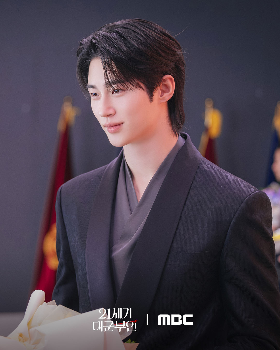 آيو و بيون وو سيوك يصدمان الأمة بإعلان زواجهما في الدراما الجديدة "التاج المثالي - Perfect Crown"