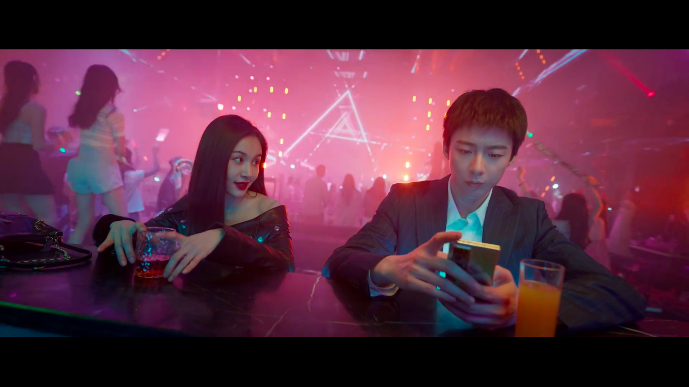 الانطباعات الأولى: "عن الحب - About Love" دراما تستكشف الفروق الدقيقة في الرومانسية والعلاقات