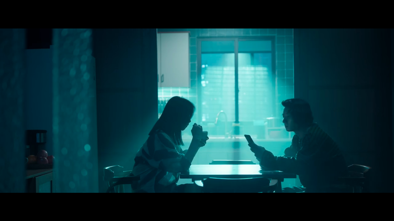 الانطباعات الأولى: "عن الحب - About Love" دراما تستكشف الفروق الدقيقة في الرومانسية والعلاقات