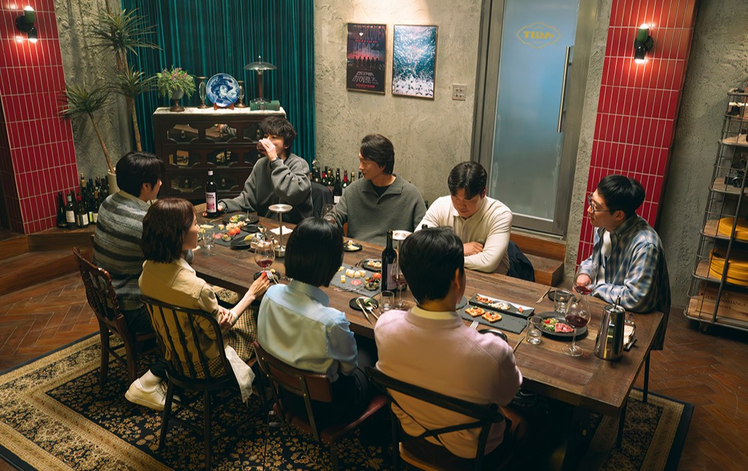 كو كيو هوان هو الشخص الغريب بين أصدقائه الناجحين أوه جونغ سي و كانغ مال جيوم و جيون باي سو والمزيد في دراما "كلنا نحاول هنا - We Are All Trying Here"