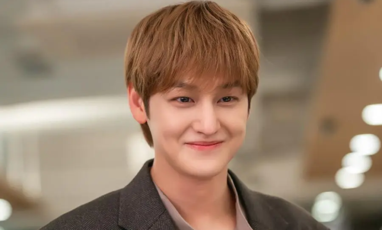 يتحول كيم بوم إلى مدير تنفيذي لعلامة تجارية عالمية للعناية بالبشرة في الدراما الجديدة "نفدت الكمية منك - Sold Out On You" يتحول كيم بوم إلى مدير تنفيذي لعلامة تجارية عالمية للعناية بالبشرة في الدراما الجديدة "نفدت الكمية منك - Sold Out On You"