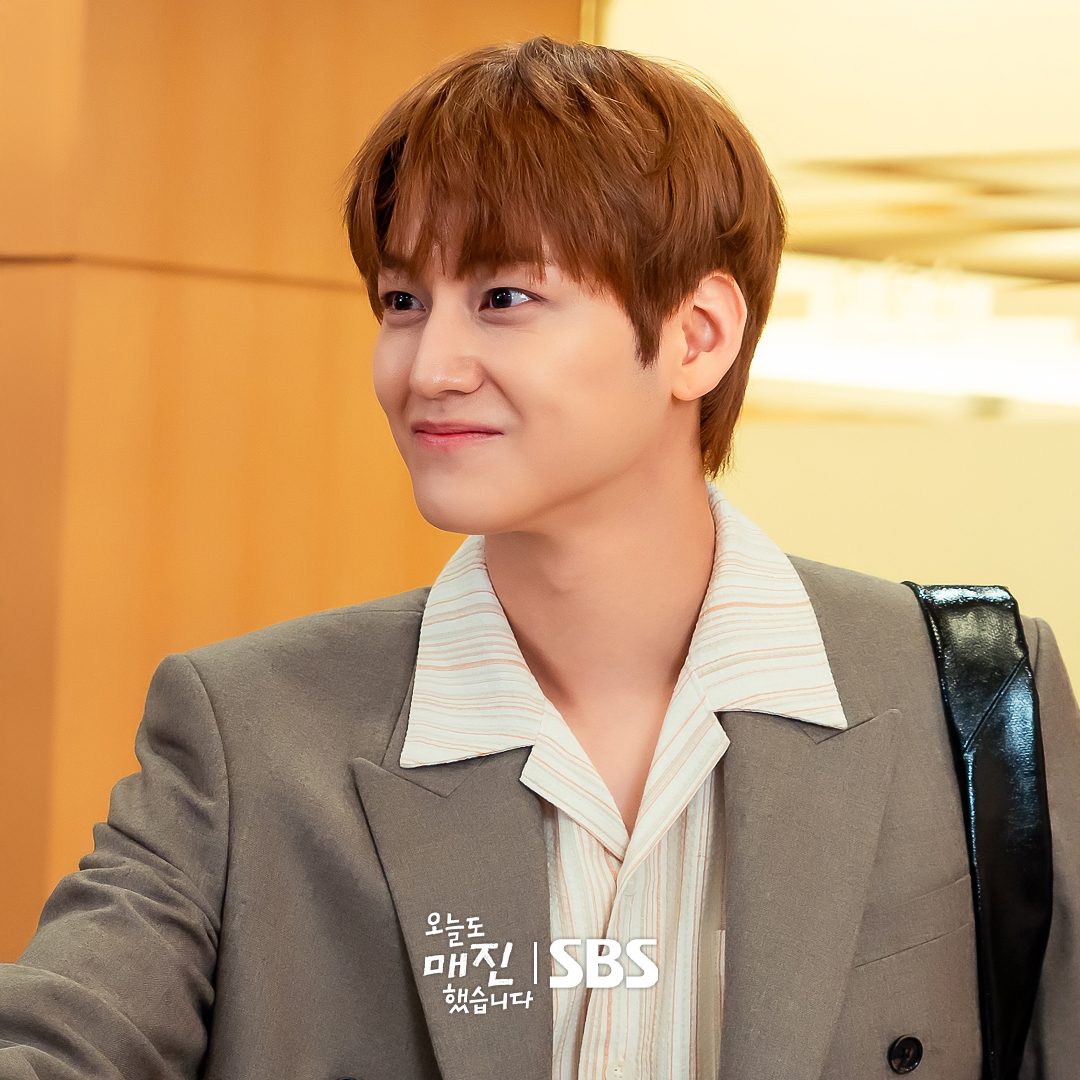 يتحول كيم بوم إلى مدير تنفيذي لعلامة تجارية عالمية للعناية بالبشرة في الدراما الجديدة "نفدت الكمية منك - Sold Out On You" يتحول كيم بوم إلى مدير تنفيذي لعلامة تجارية عالمية للعناية بالبشرة في الدراما الجديدة "نفدت الكمية منك - Sold Out On You"