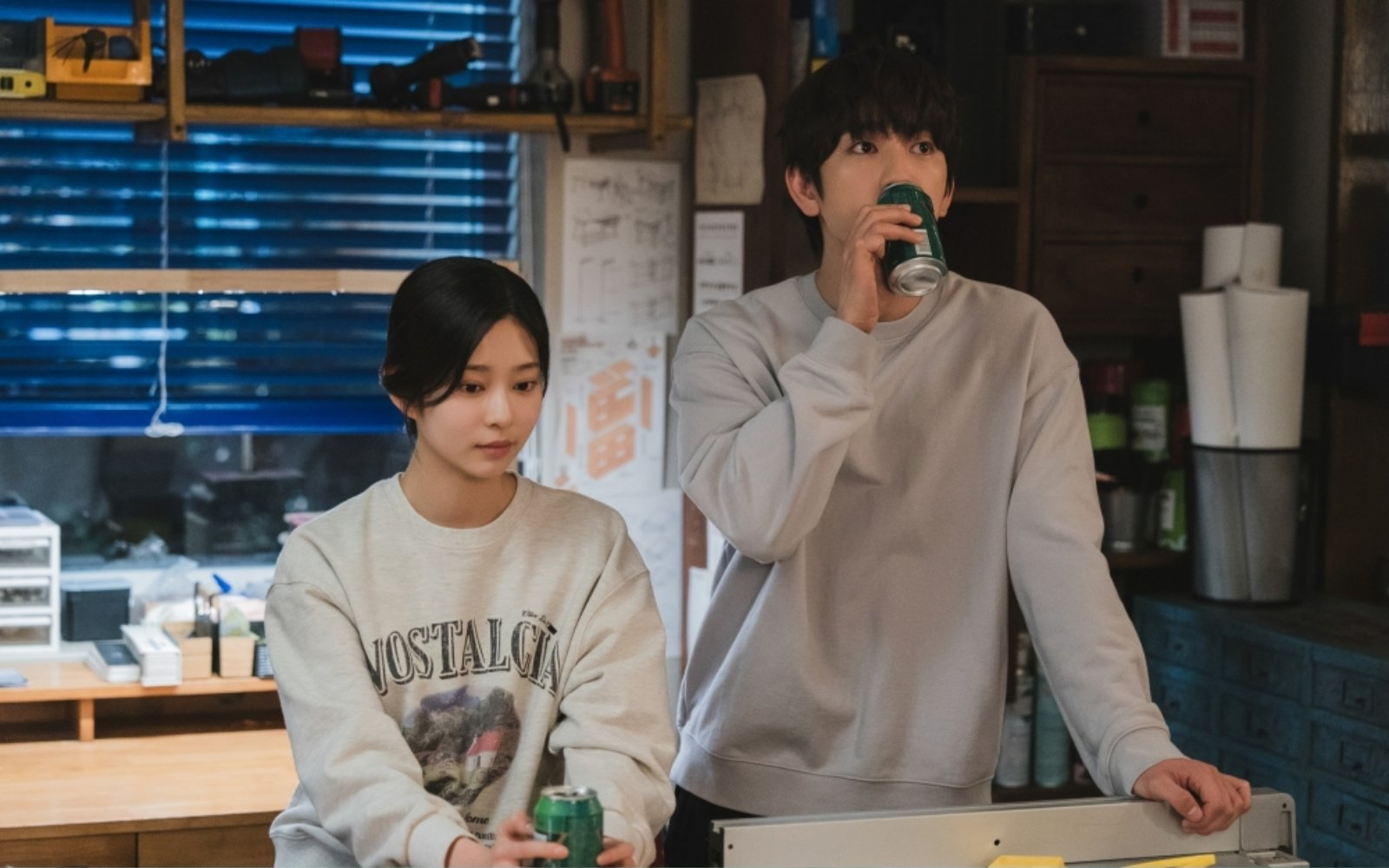 يفصل بين بارك جينيونغ و كيم مين جو أحداث غير متوقعة في مسلسل "ما زال متألقاً - Still Shining" يفصل بين بارك جينيونغ و كيم مين جو أحداث غير متوقعة في مسلسل "ما زال متألقاً - Still Shining"