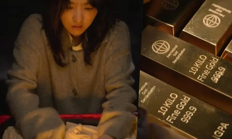 شاهد: رغبة بارك بو يونغ تستيقظ بجانب سبائك الذهب التي تجدها بالصدفة في الإعلان التشويقي للدراما الجديدة "أرض الذهب - Gold Land" شاهد: رغبة بارك بو يونغ تستيقظ بجانب سبائك الذهب التي تجدها بالصدفة في الإعلان التشويقي للدراما الجديدة "أرض الذهب - Gold Land"