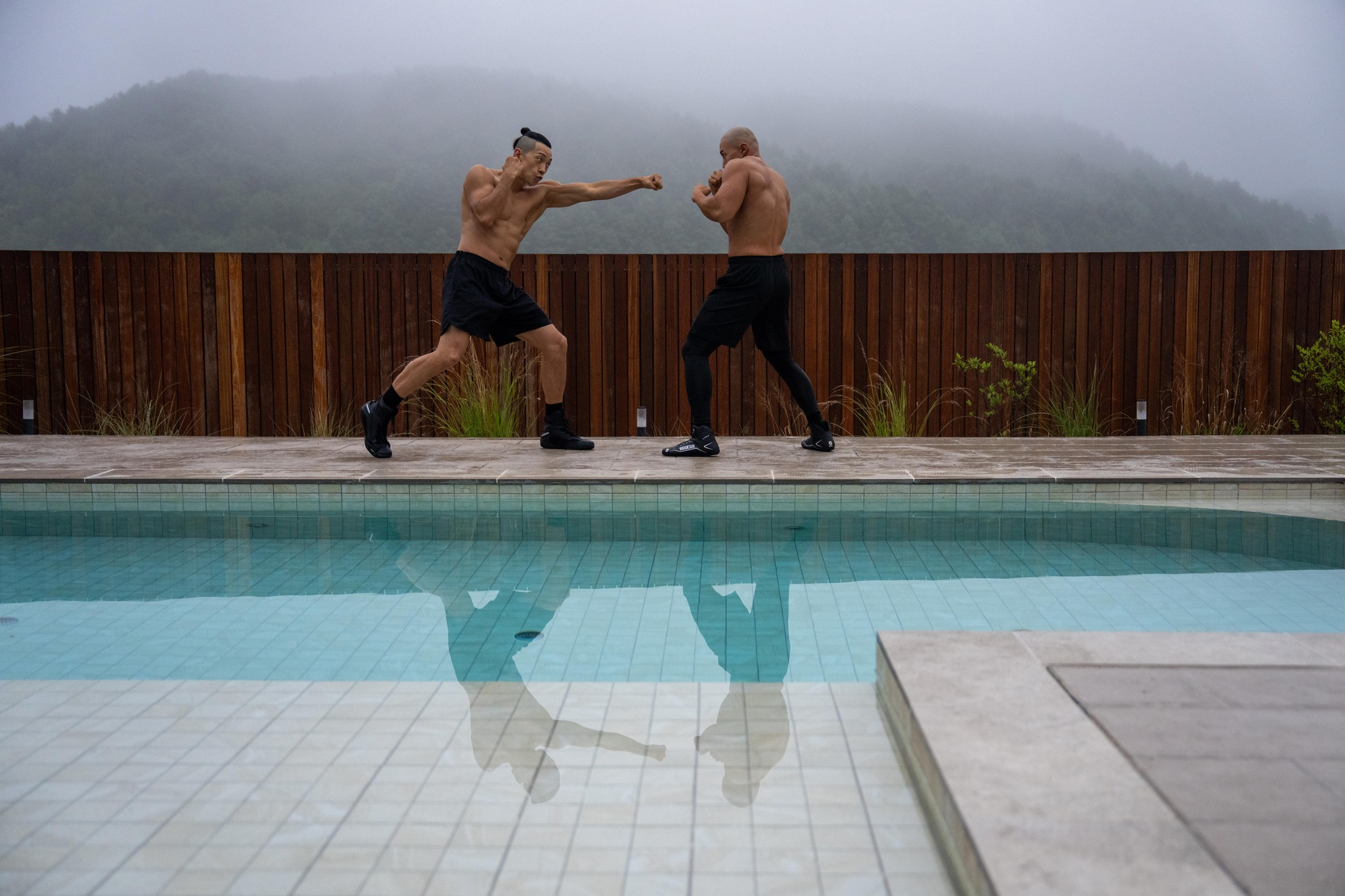 يكشف كل من وو دو هوان و لي سانغ يي و راين عن تدريباتهم وتطورهم استعدادًا لمعارك أكثر شراسة في مسلسل "كلاب الصيد 2 - Bloodhounds 2" يكشف كل من وو دو هوان و لي سانغ يي و راين عن تدريباتهم وتطورهم استعدادًا لمعارك أكثر شراسة في مسلسل "كلاب الصيد 2 - Bloodhounds 2"