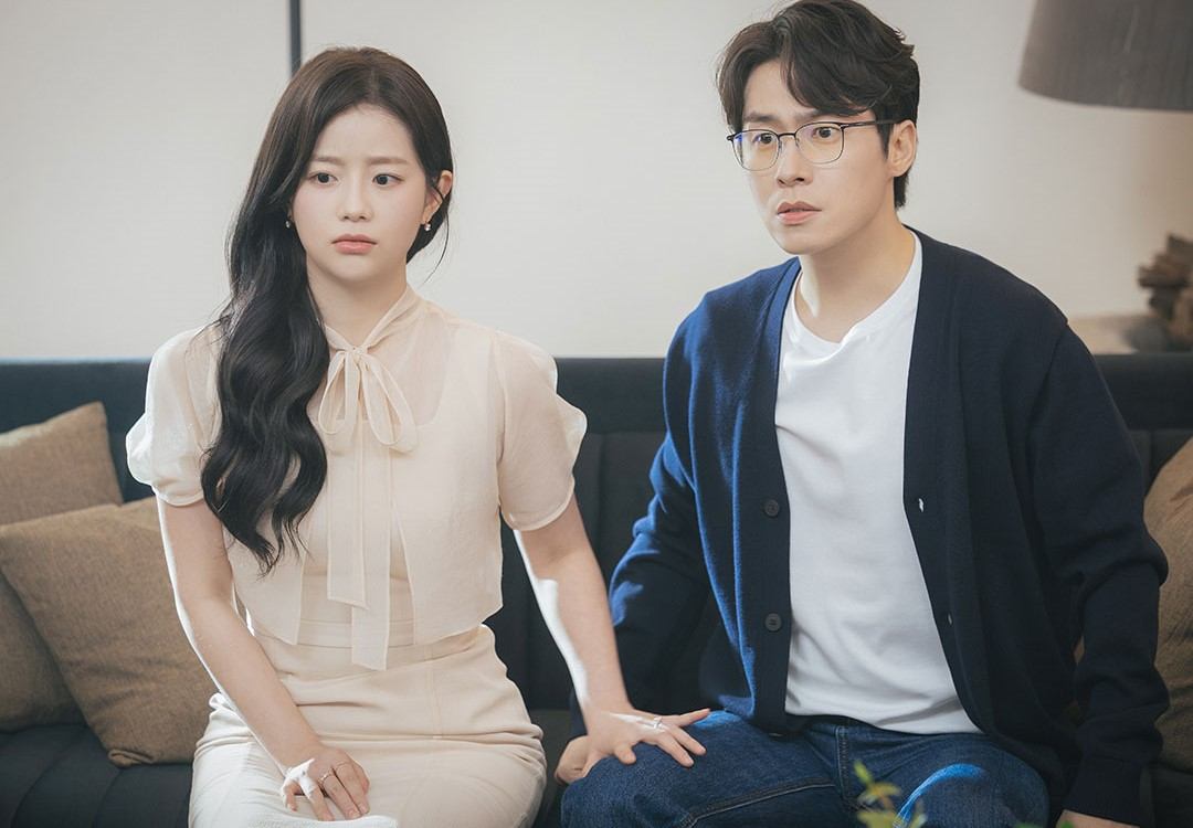 لي جاي وون و تشاي سيو آن هما زوجان تزوجا بعد علاقة طويلة الأمد في الدراما الجديدة "التاج المثالي - Perfect Crown"