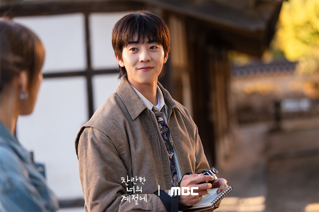 لي سونغ كيونغ و تشاي جونغ هيوب يستمتعان برحلة عمل رائعة في مسلسل "في موسمك المشرق - In Your Radiant Season"