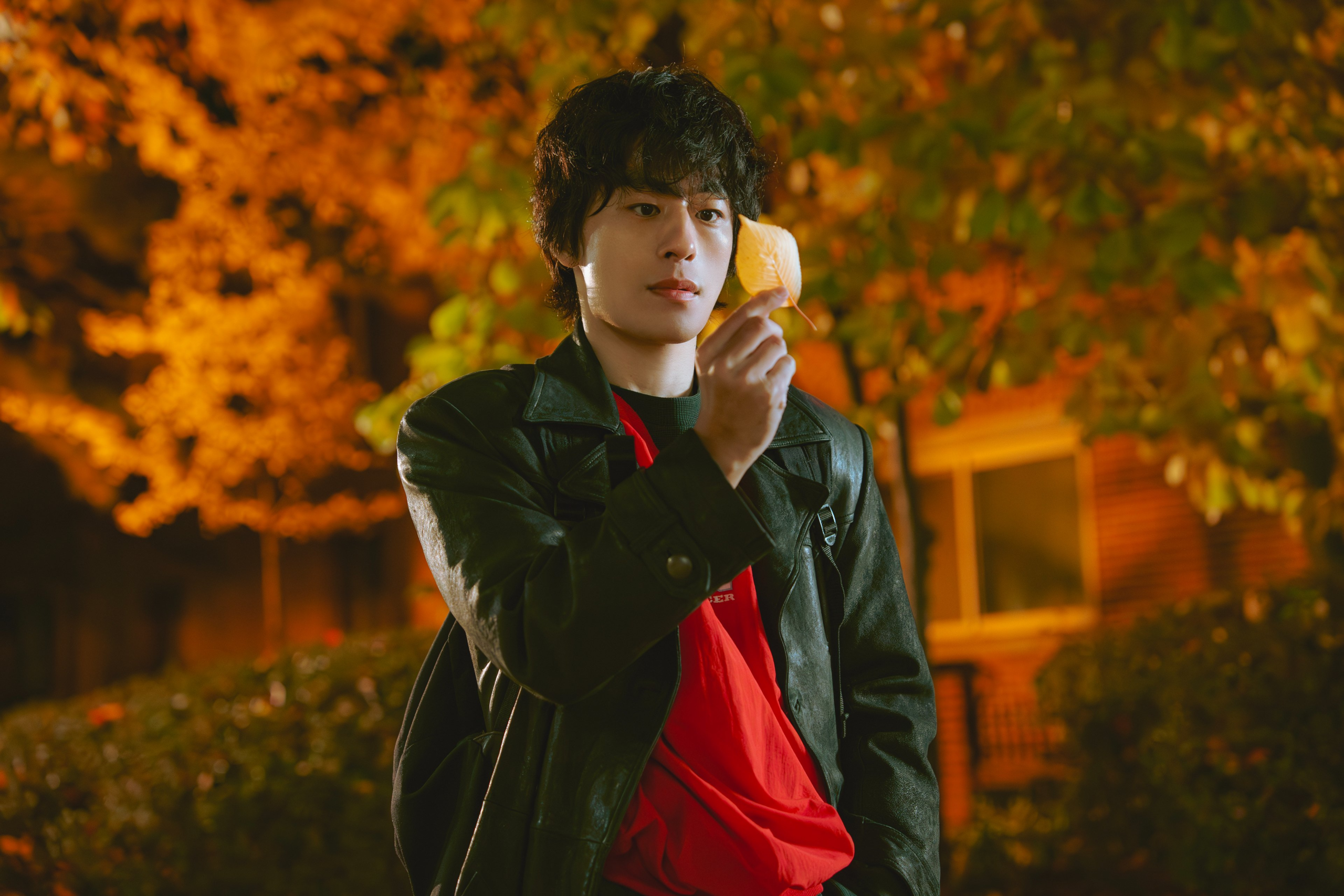 يكافح كو كيو هوان لإيجاد مكانه في العالم في مسلسل "كلنا نحاول هنا - We Are All Trying Here"