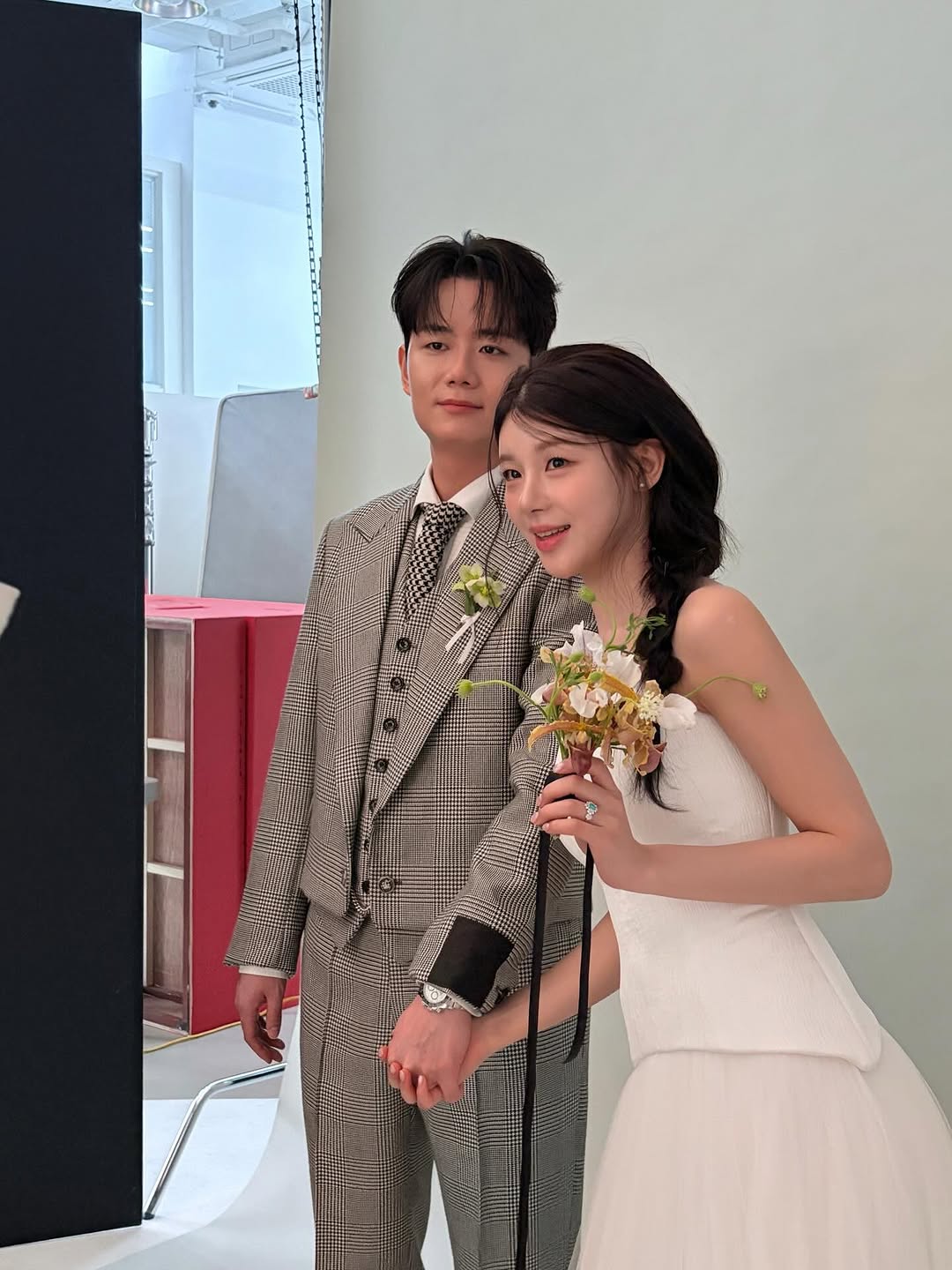 أعلن الثنائي Seo Min Hyung و Kong Sang Jeong، نجما برنامج "تبادل 3 - EXchange 3" زواجهما